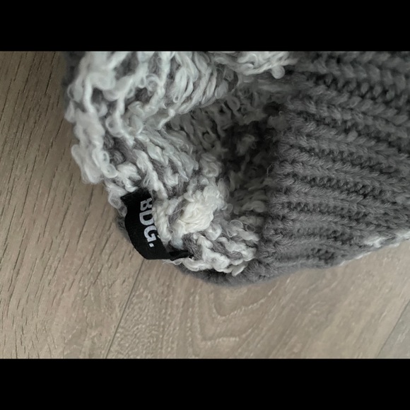 BDG Knit Pom Pom Beanie Hat - Picture 4 of 4